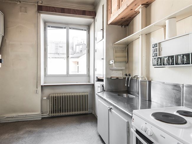 Lägenheten ligger på Nybrogatan i Stockholm och har två rum och kök, på totalt 45 kvadratmeter. Foto: Elisabeth Daly